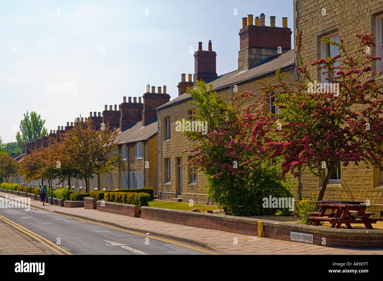 Exeter Street in die Great Western Railway Swindon Arbeiter Dorfhäuser aus dem Box-Tunnel in der Nähe von Bad JMH2868 mit Stein gebaut. Stockfoto