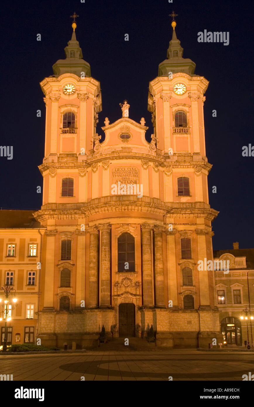 Barockkirche der klösterlichen Franziskaner, DerPlatz von Eger, Ungarn Stockfoto