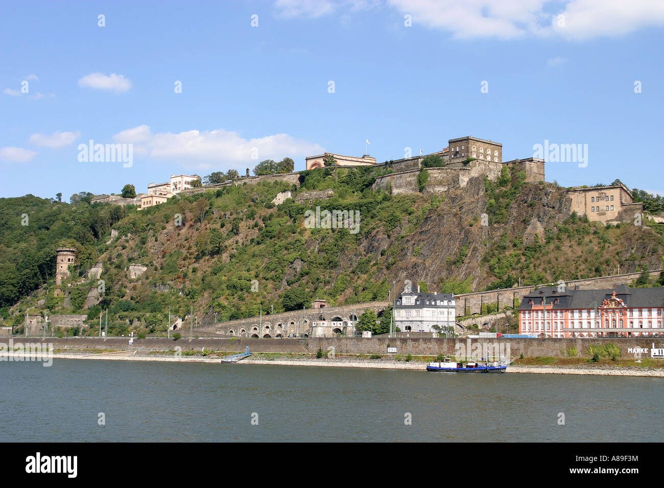Festung Ehrenbreitstein über den Rhein in Koblenz, Rheinland-Pfalz, Deutschland Stockfoto