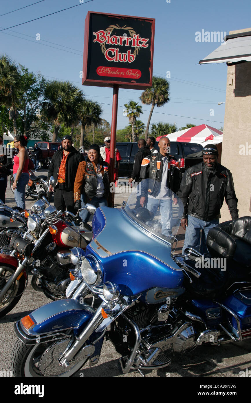Daytonas Beach Florida, Pearl Street, Biarritz Club, Schwarze Schwarze Afrikaner ethnische Minderheit, Biker, Bike Week, Motorrad Motorräder, Veranstaltung, Celebrati Stockfoto