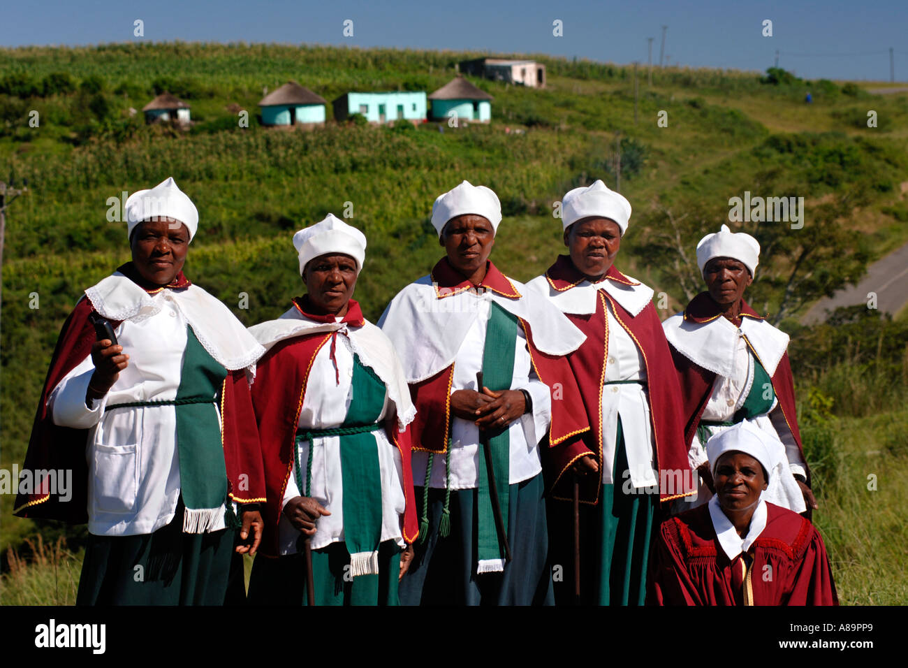 Eine Gruppe von Xhosa Frauen der Kirche von Zion posieren für ein Foto in der Provinz Ostkap in Südafrika. Stockfoto