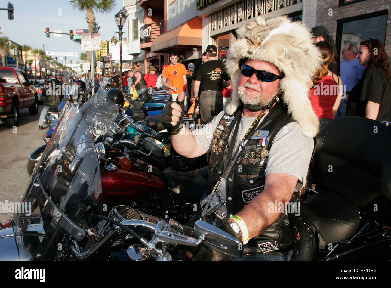 Dayton Beach Florida, Main Street, Bike Week, Motorrad Motorräder, Event, Feier, jährlich, Fahrer, Besitzer, Menschenmenge, Erwachsene Erwachsene Mann Männer männlich, Charakter, Fu Stockfoto