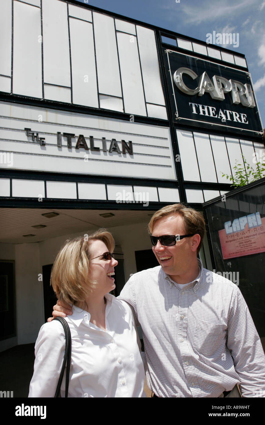 Montgomery Alabama, Cloverdale, Capri Theater, Theater, 1962 renoviert, Paar, Erwachsene Erwachsene Männer Männer Männer, Frau Frauen weibliche Dame, Sonnenbrille, Besucher reisen Stockfoto