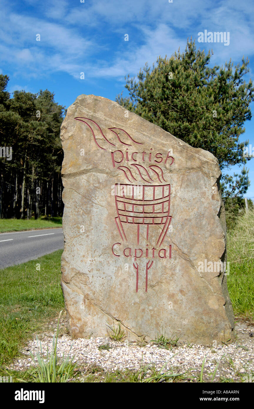 Burghead Dorf piktische Stein-Design Eingang Marker Zeichen Stockfoto