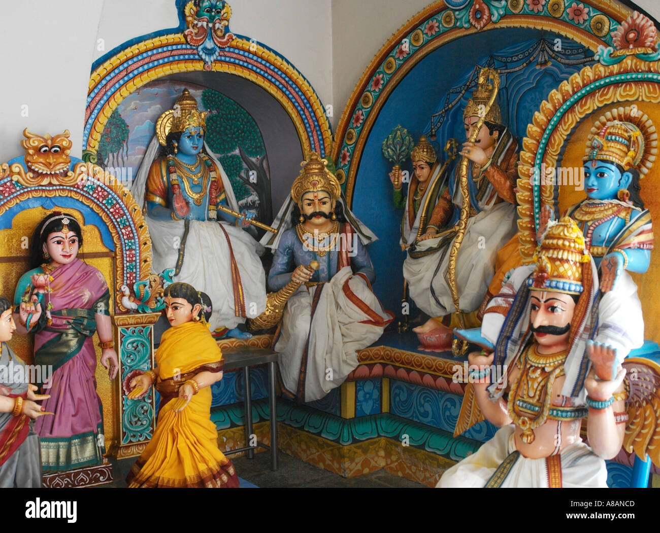 Hindu-Gottheiten in den Sri Mariamman Hindu-Tempel in Singapur Stockfoto