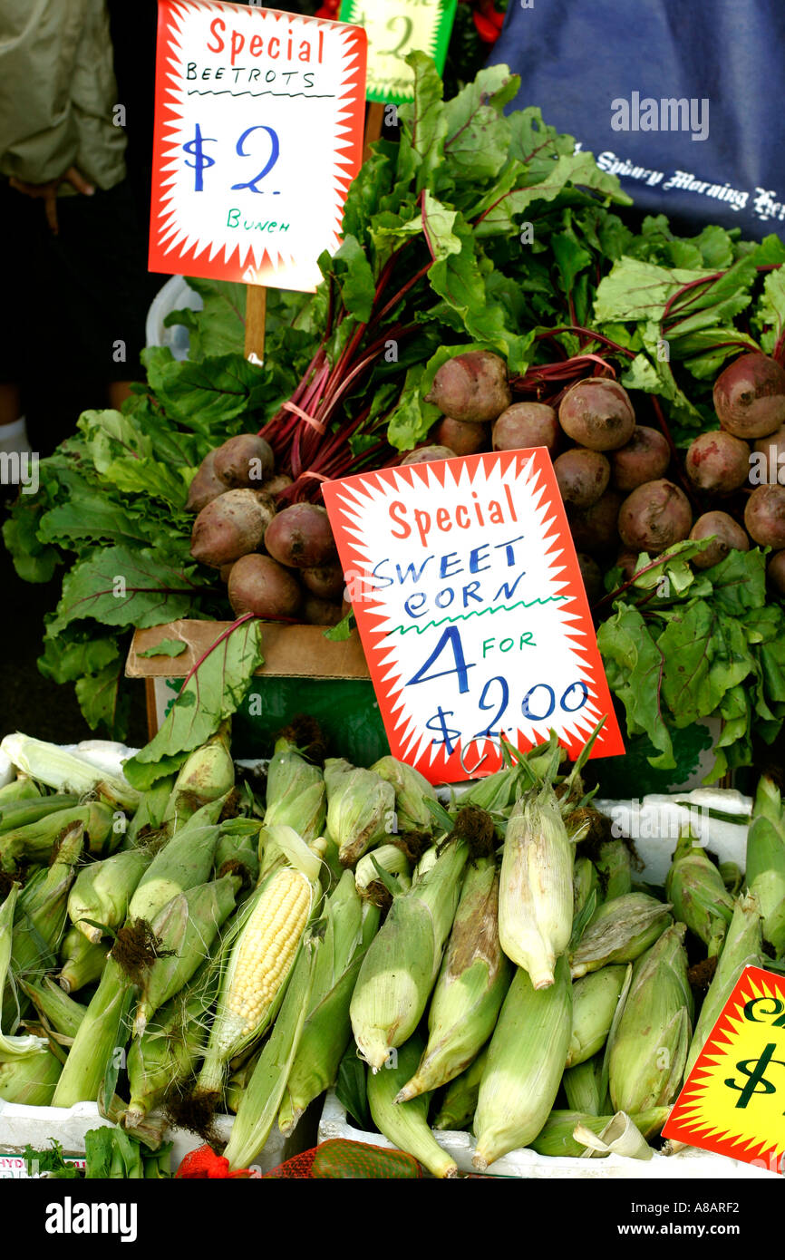 Frisches Gemüse auf ein Outdoor-Bauernmarkt Stockfoto