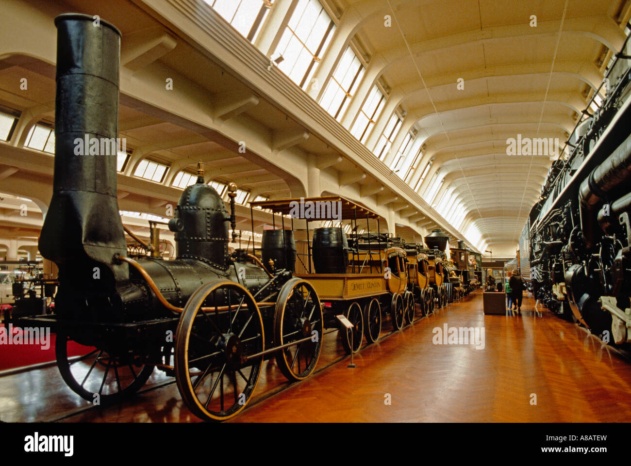 ALTE Eisenbahn-Dampfmaschine und Zug im HENRY FORD MUSEUM DEARBORN MICHIGAN Stockfoto