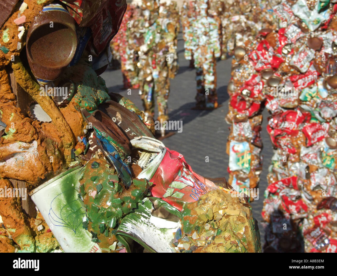 ha Schult das Kunstwerk trash Menschen auf der Piazza del Popolo in Rom Stockfoto