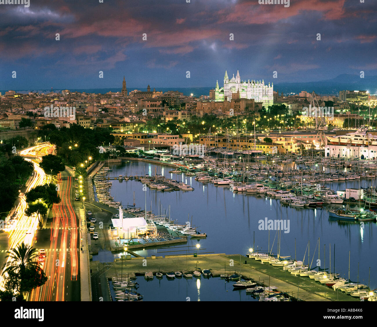 ES - MALLORCA: Hafen und die Kathedrale La Seu in Palma De Mallorca Stockfoto