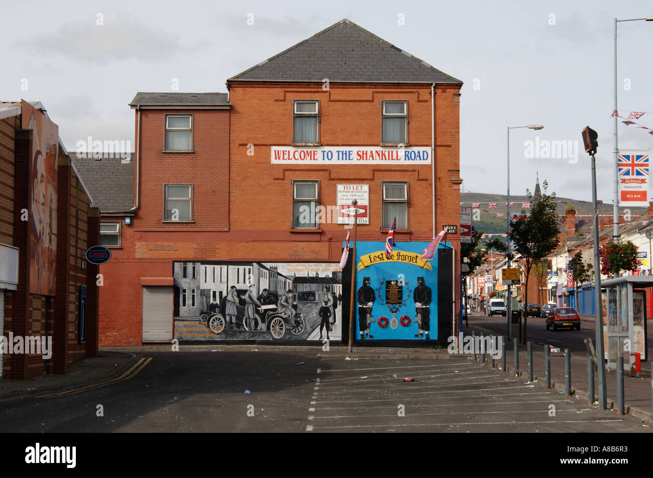 freuen uns über Banner und Wandbild Stockfoto