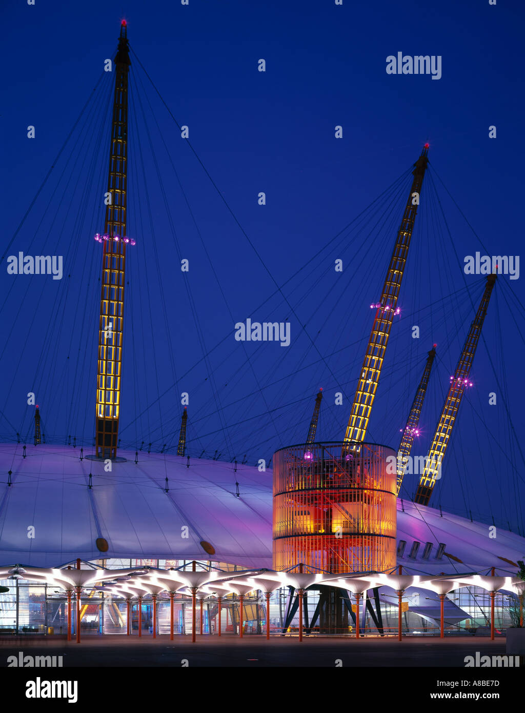 Millennium Dome, Greenwich, London. -Aussenansicht Nacht Zeit. Architekt: Richard Rogers Partnership Stockfoto