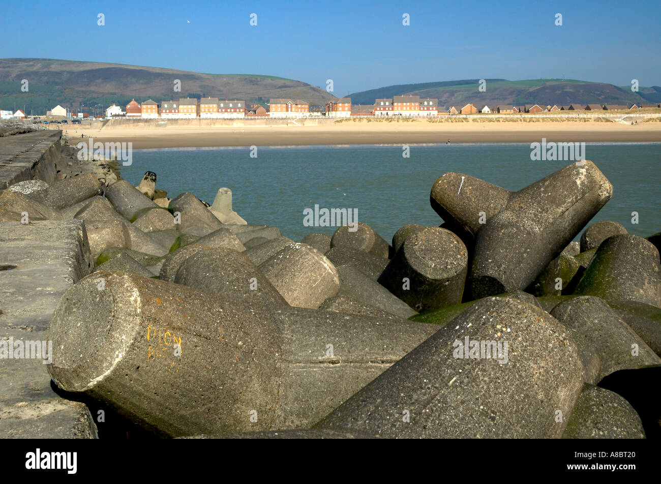 Aberafan direkt am Meer und Strand von Wellenbrecher Aberavon Südwales Stockfoto