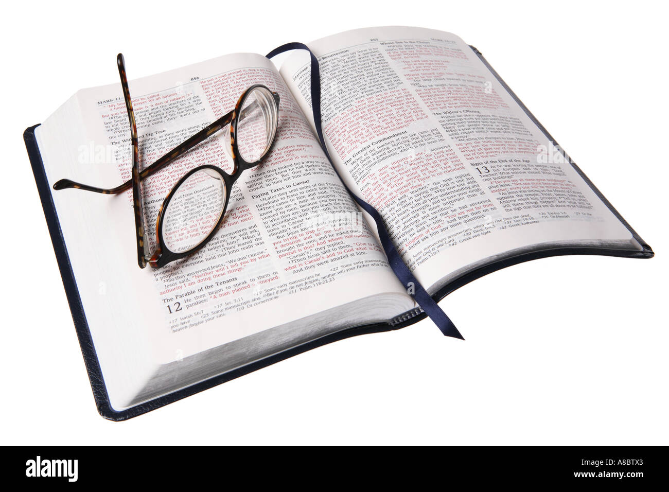 Bibel und eine Lesebrille Stockfoto