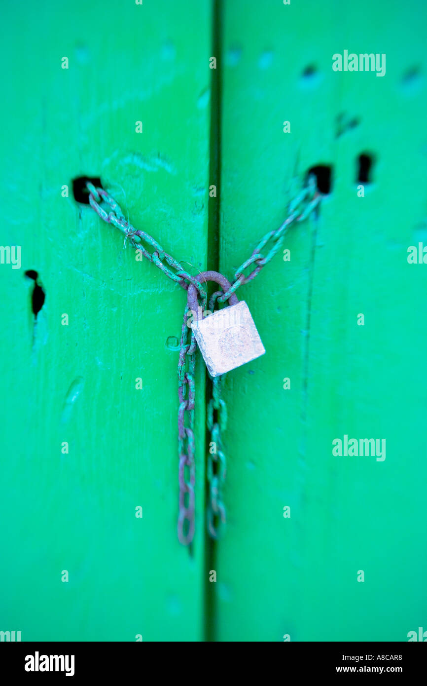 Mallorca Cala Figuera grüne Tür mit locker Stockfoto