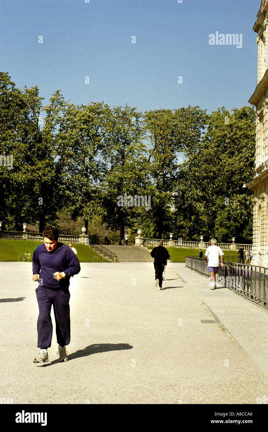 PARIS Frankreich, "Französisch Erwachsene" Jogging im "Jardin du  Luxembourg'' Jardin du Luxemburg" draußen trainieren Männer  Gesundheitssport laufen Stockfotografie - Alamy