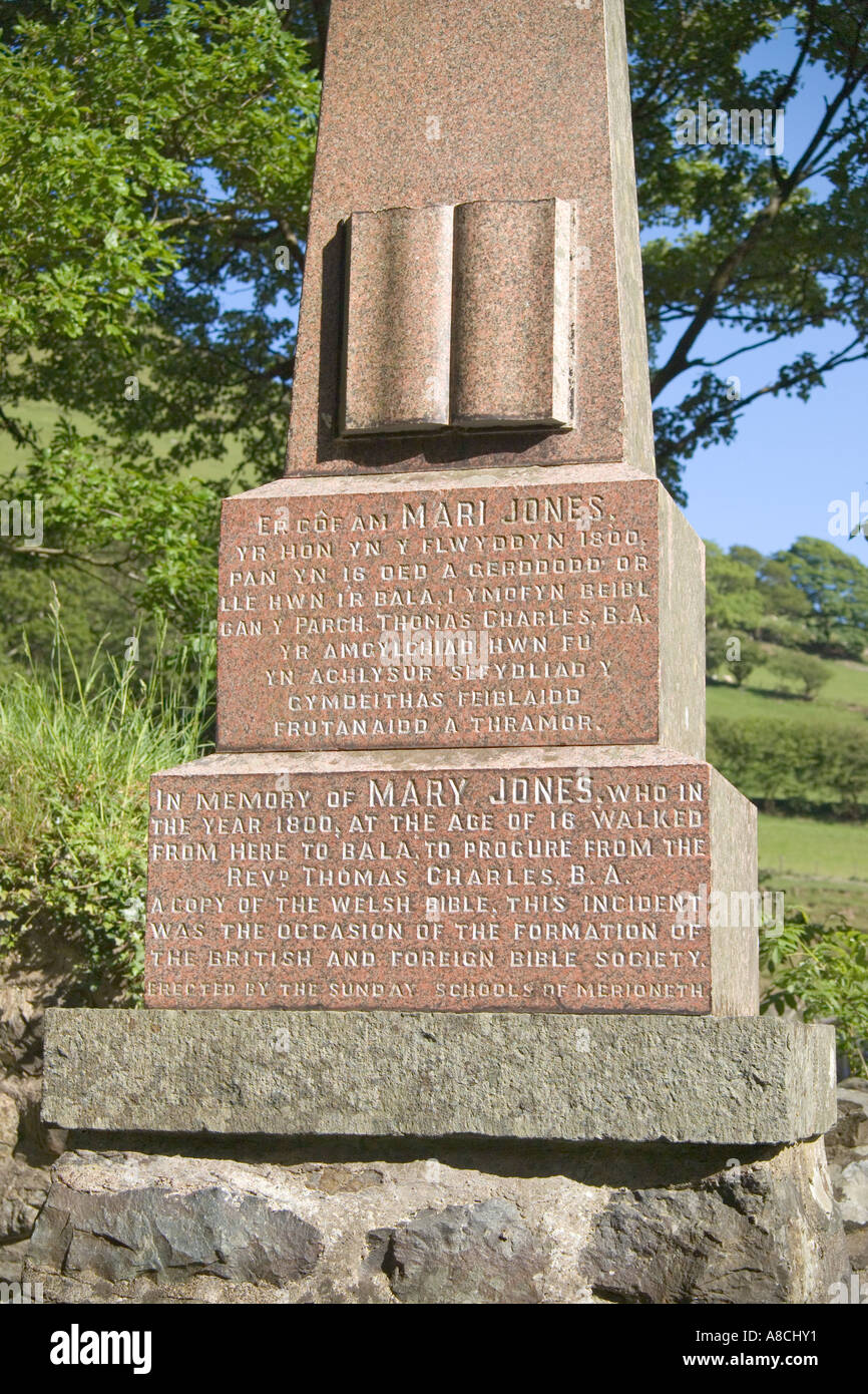 Denkmal in den Ruinen von Mary Jones Hütte am Llanfihangel y Wimpel in der Nähe von Abergynolwyn, Gwynedd, Nordwales Stockfoto