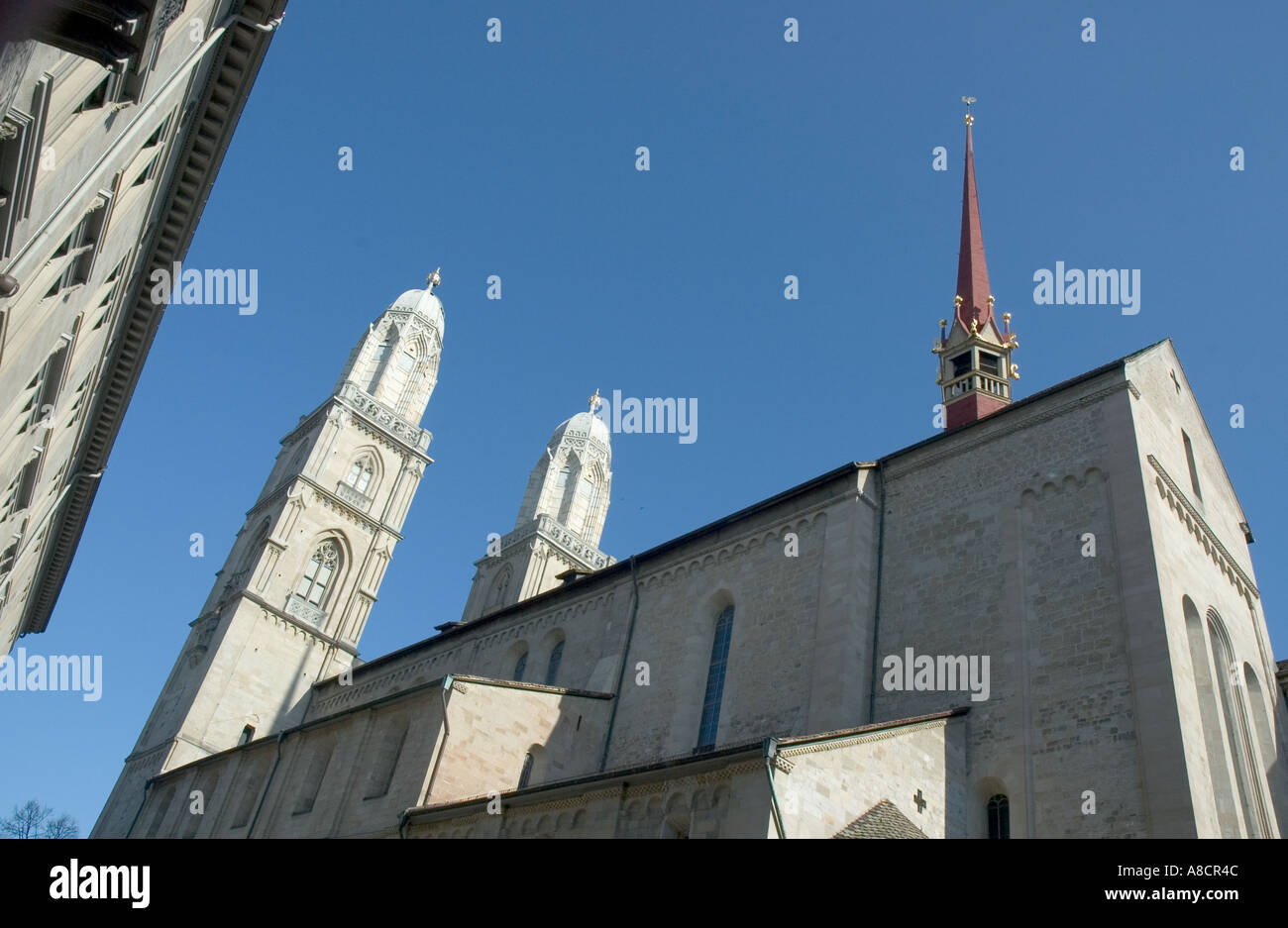 Eine unorthodoxe Sicht Grossmünster Kathedrale in der Stadt Zürich in der Schweiz Stockfoto