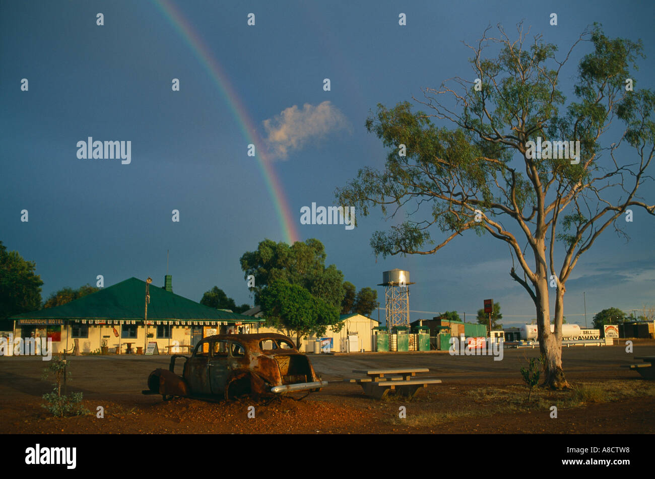 Das Outback ein Roadhouse auf dem Stuart Highway in der Abenddämmerung Wauchope Northern Territories Australien Stockfoto