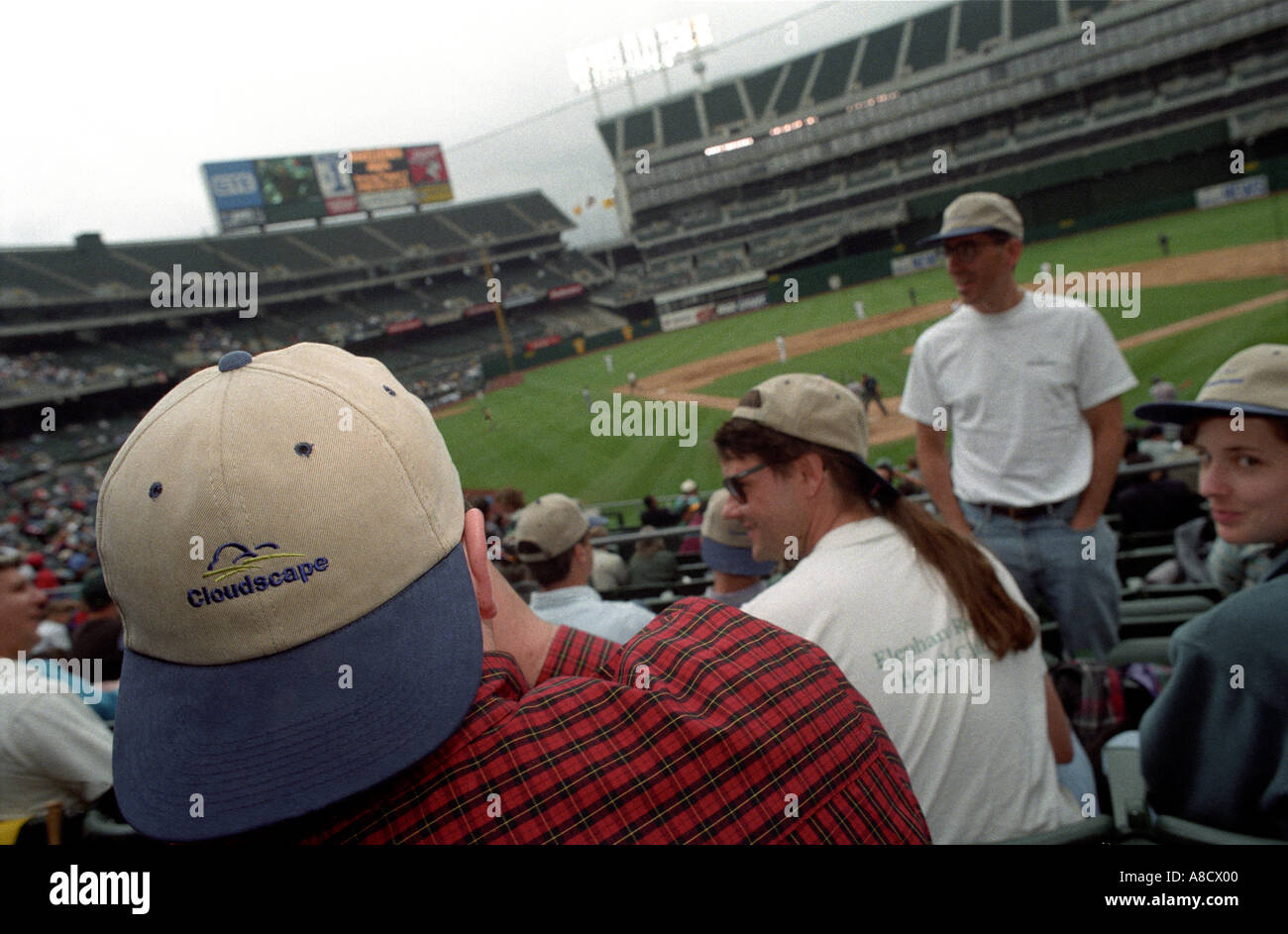 Die Wolkengebilde tagaus beim Baseball-Spiel, Oakland als Stockfoto