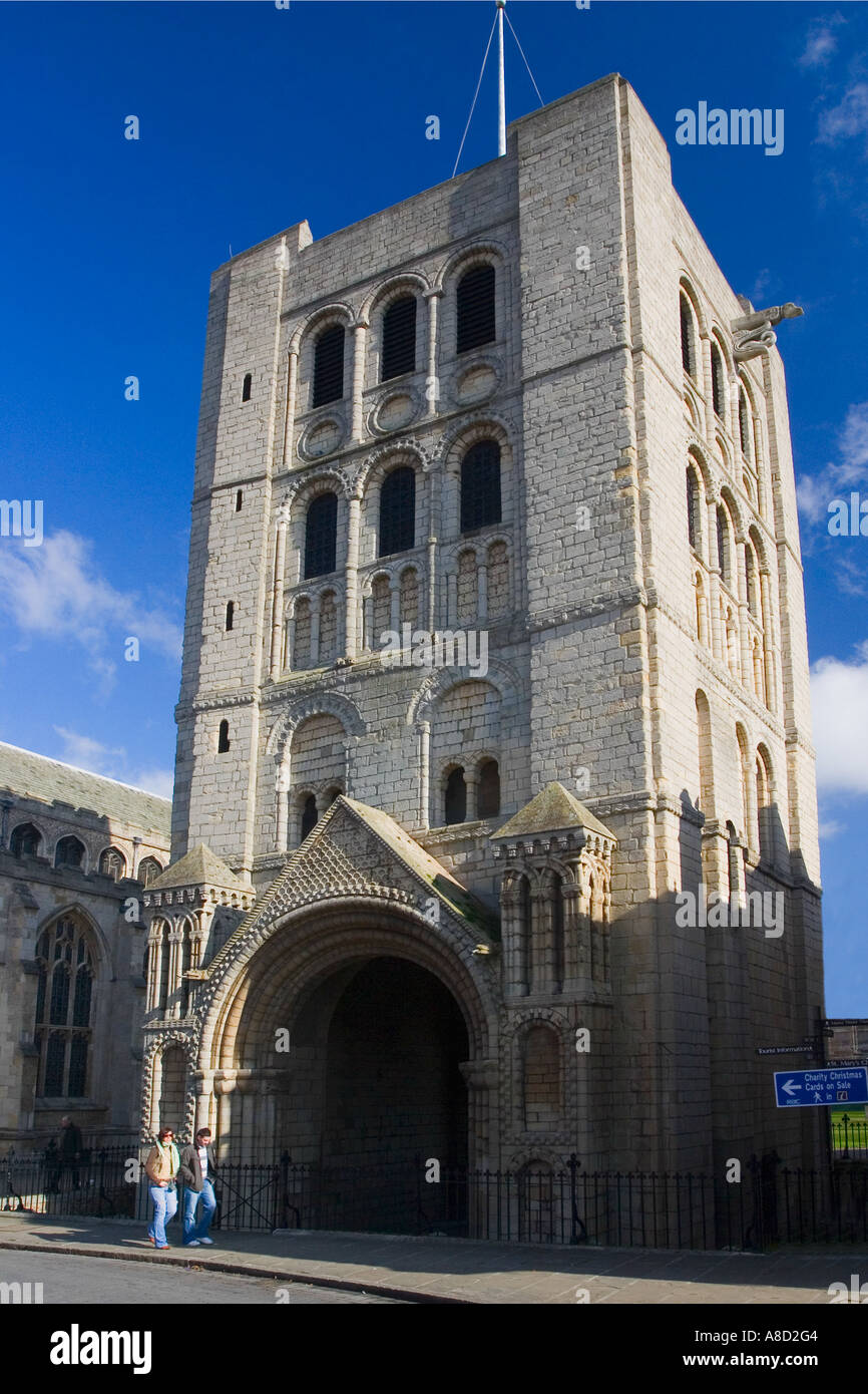 Norman Turm von St. James in der Nähe der Abtei in Bury St Edmunds Edmonds Suffolk England UK United Kingdom GB Great Britain Stockfoto