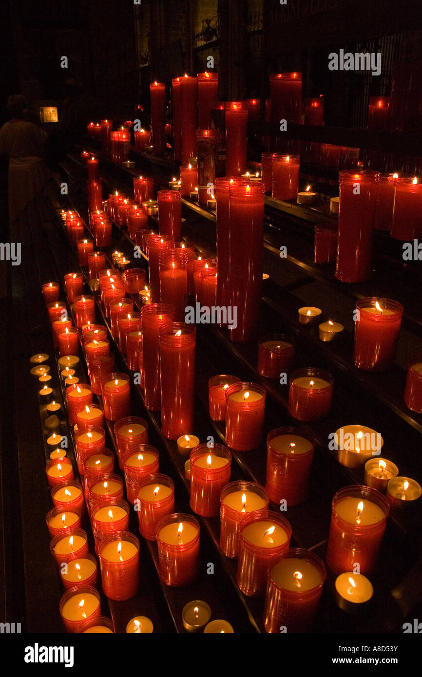 Kirche-Kerzen aussteigen rote Glut Stockfoto