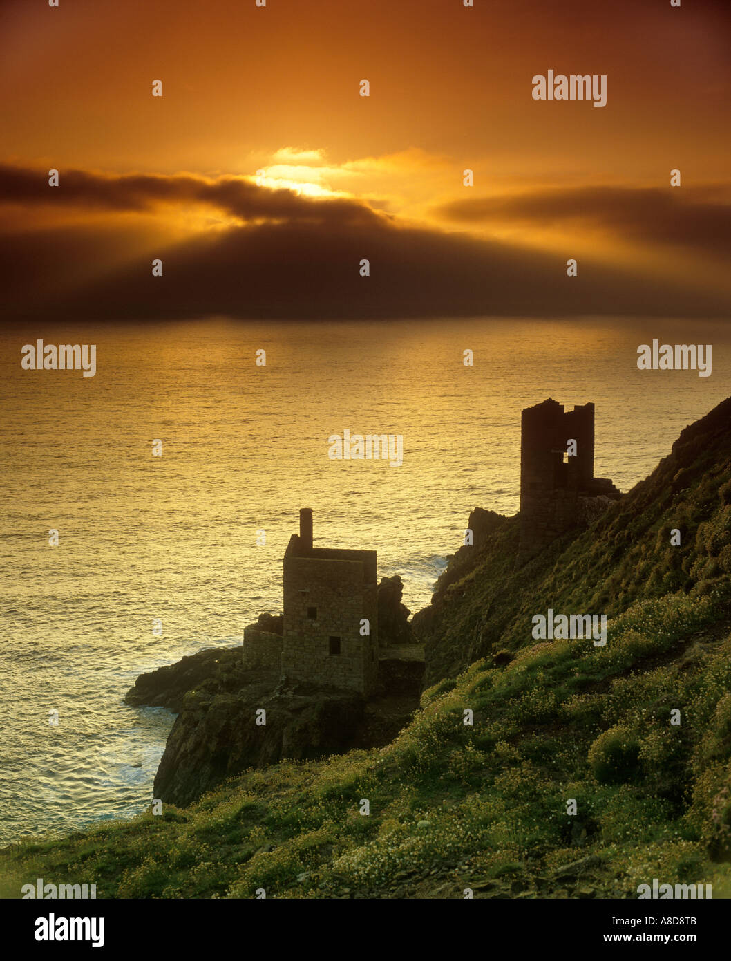 Sonnenuntergang über Krone Minen auf Botallack, St Just, Cornwall Stockfoto