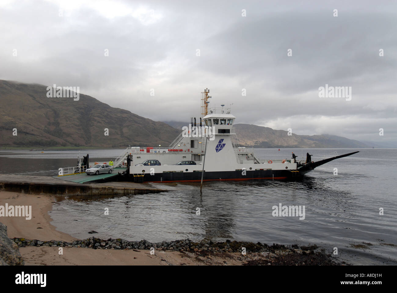 DIE CORRAN AUTOFÄHRE, WESTLICHEN SCHOTTISCHEN HOCHLAND, IN DER NÄHE VON FORT WILLIAM. Stockfoto