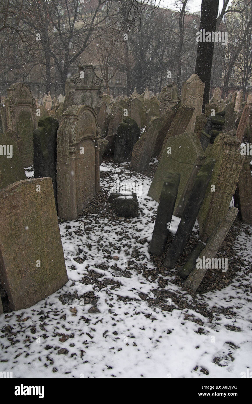 der alte jüdische Friedhof in das jüdische Viertel von Prag Stockfoto