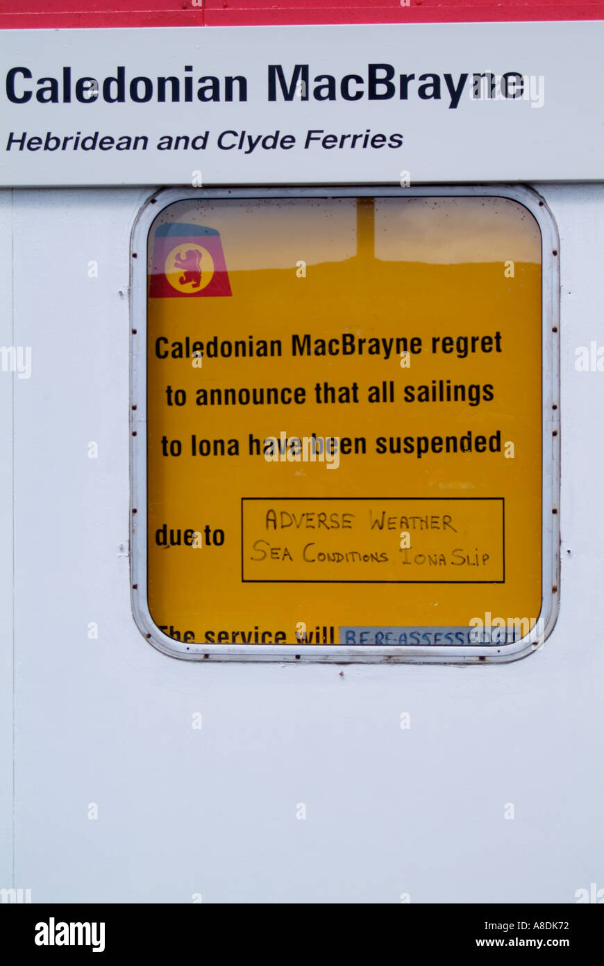 Caledonian Macbrayne Fähren Büro Fionnport Isle of Mull Inneren Hebriden mit Zeichen für Schlechtwetter Meer keine Sai Bedingungen Stockfoto