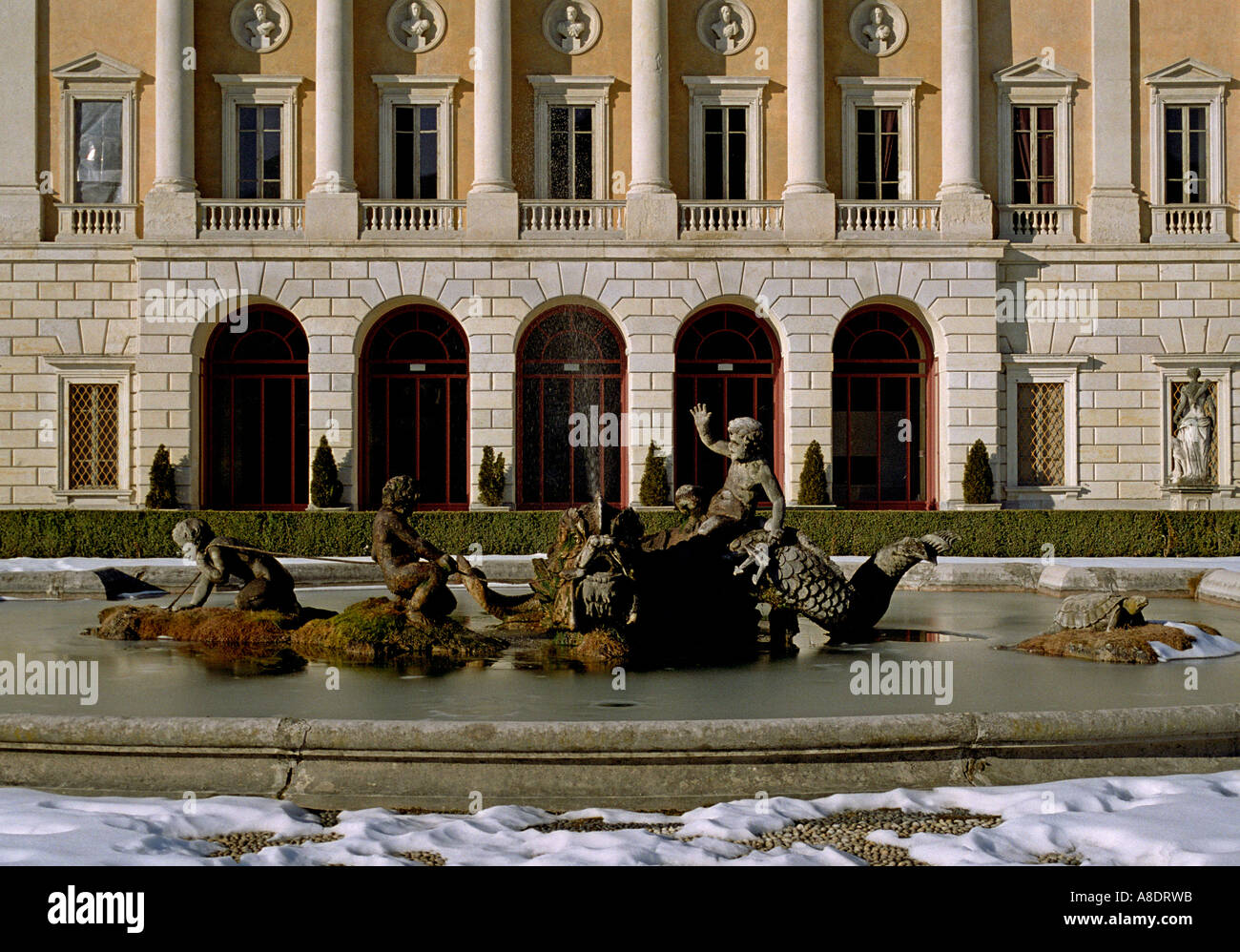 BRUNNEN VOR DER VILLA OLMO COMO LOMBARDEI ITALIEN Stockfoto