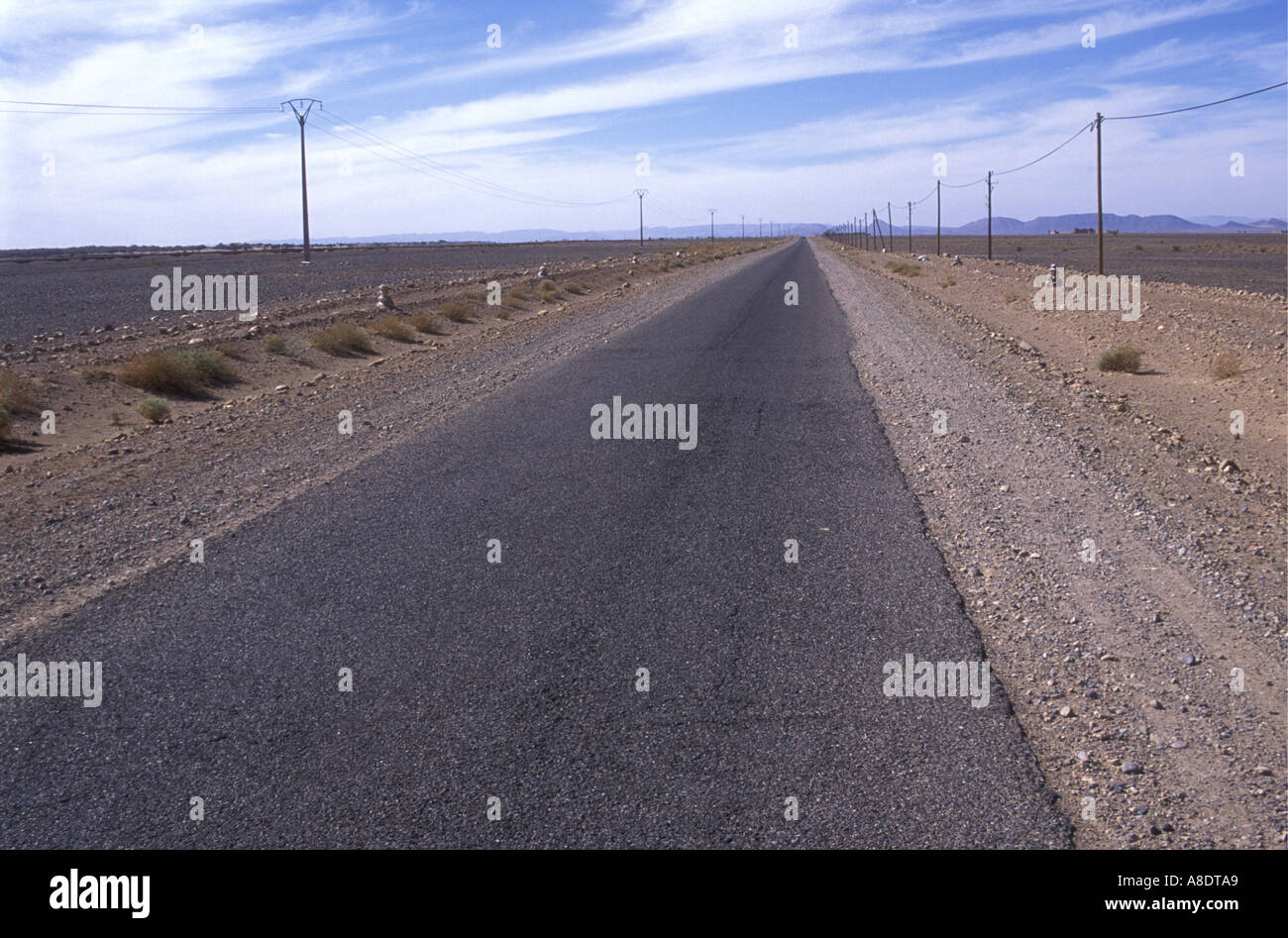 Hauptstraße N9 südlich von Ouarzazate in Richtung Zagora Marokko Nordafrika Stockfoto