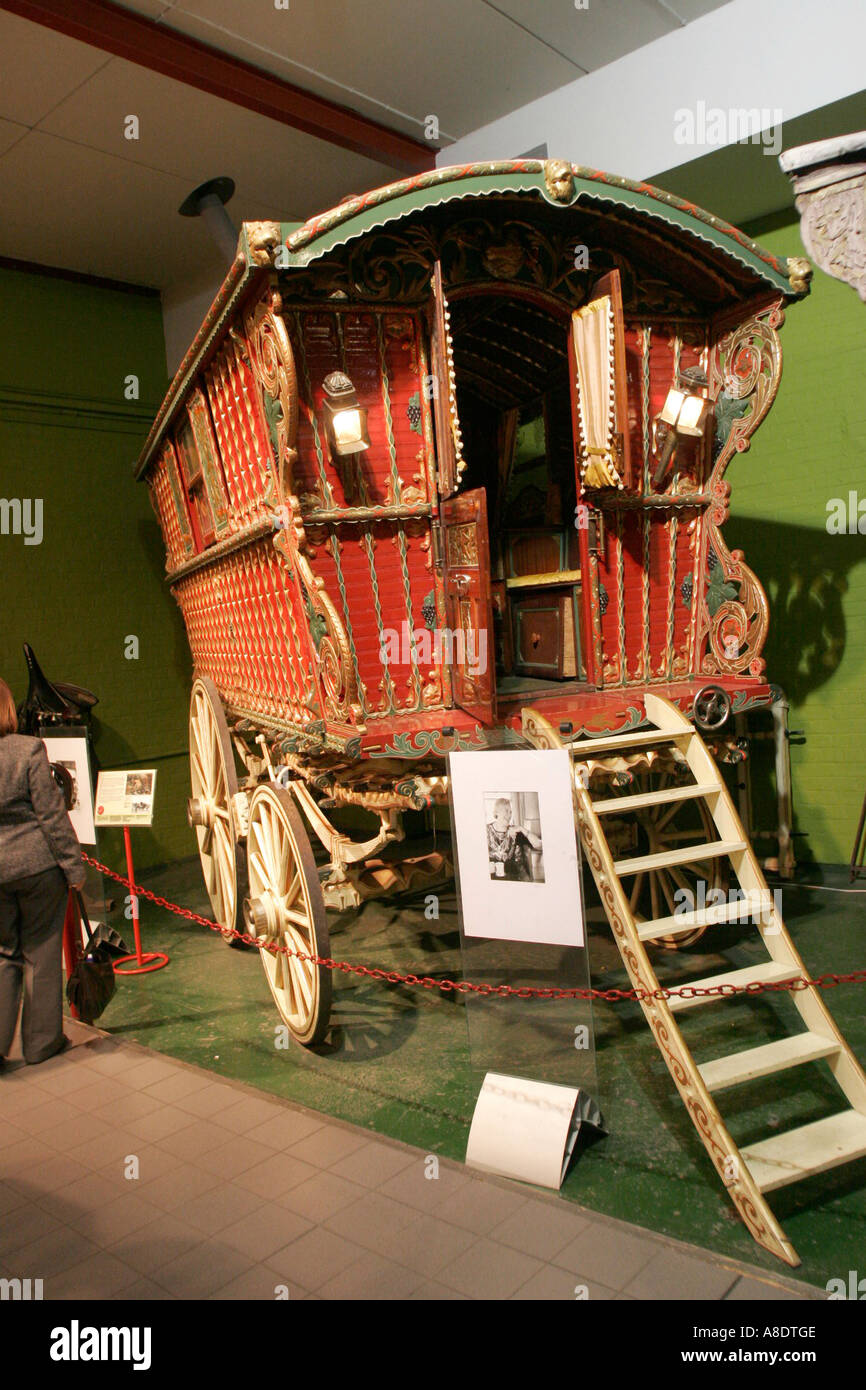 Zigeunerwagen in Glasgow Museum of Transport Glasgow Schottland Stockfoto