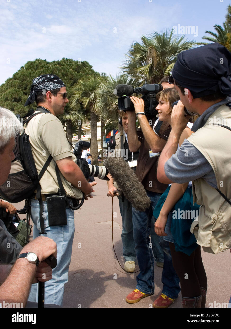 Wenn die Dinge langsam an den Filmfestspielen von Cannes Film-Crews beginnen Sie, einander zu interviewen Stockfoto