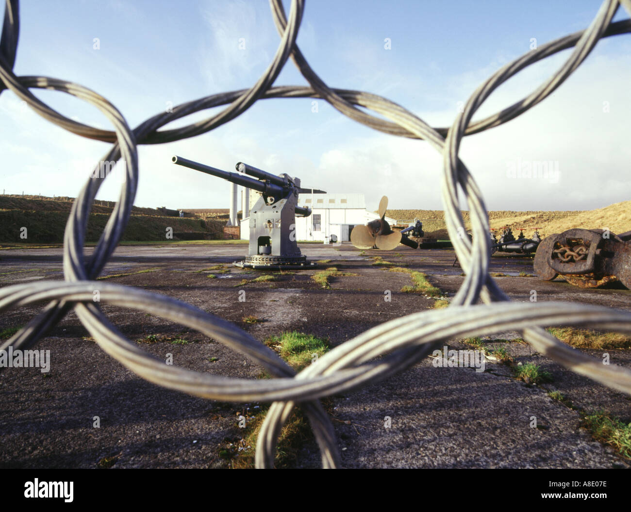dh Scapa Flow Visitors Center HOY ORKNEY Anti U-Boot-Boom Verteidigungsnetz AA Gun Naval History Museum schottland Weltkrieg 2 Verteidigungsnetze Stockfoto
