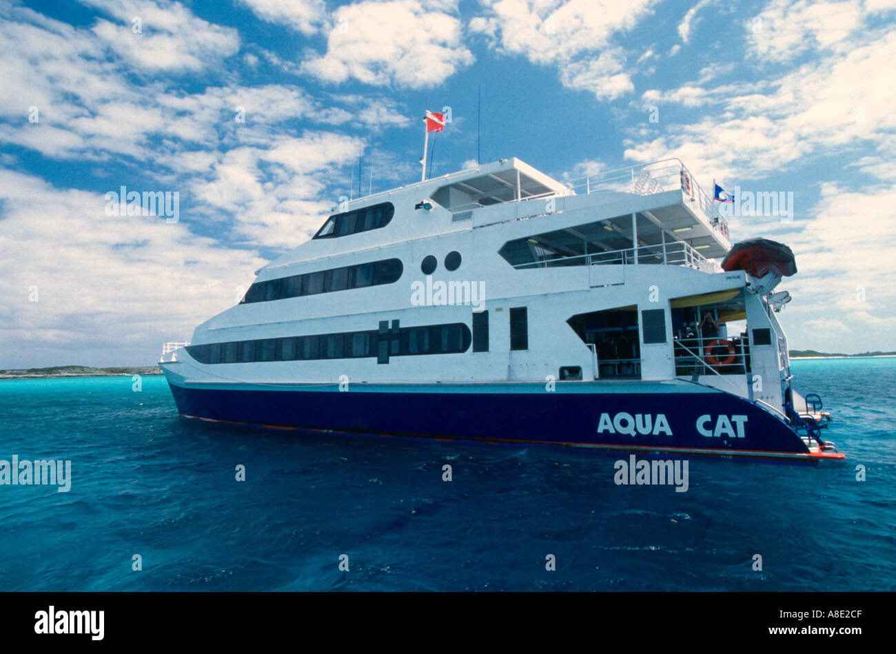 Die Aquacat Luxus Leben an Bord 31 Meter Katamaran betreibt Tauchurlaub durch Blackbeards Kreuzfahrten in den Exumas-Bahamas Stockfoto