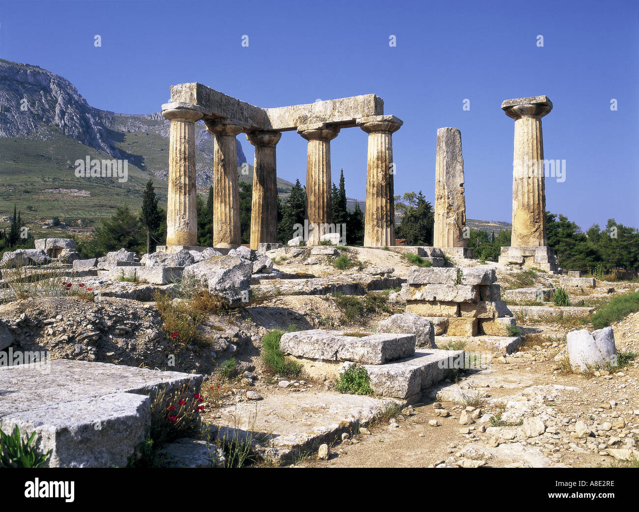 Ancient Korinth Tempel des Apollo Peloponnes, Griechenland Stockfoto