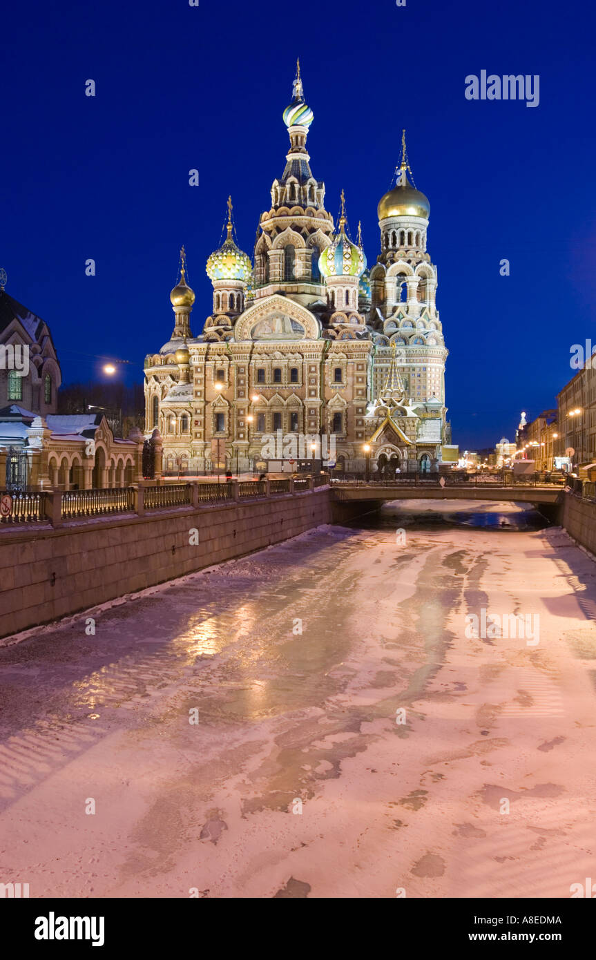 Russland. Sankt Petersburg. Kirche Auferstehungskirche und zugefrorenen Kanälen. Stockfoto
