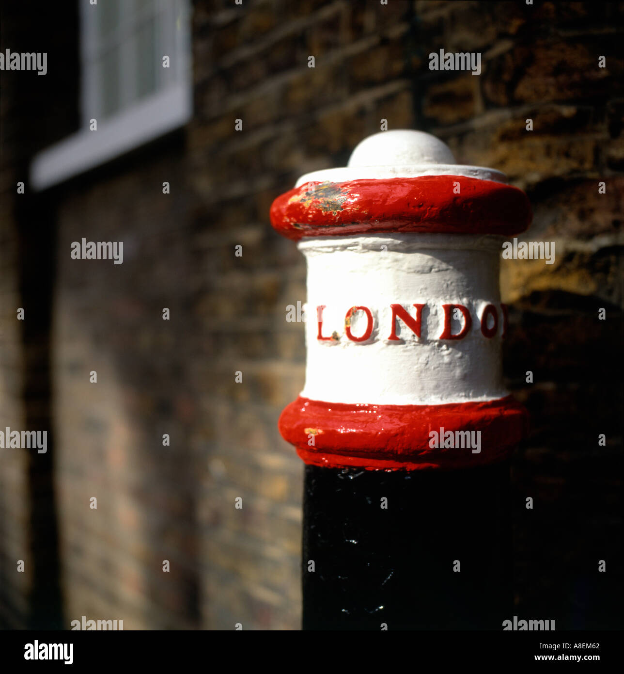 Historische Hitching Post auf einer Straße in London England KATHY DEWITT Stockfoto