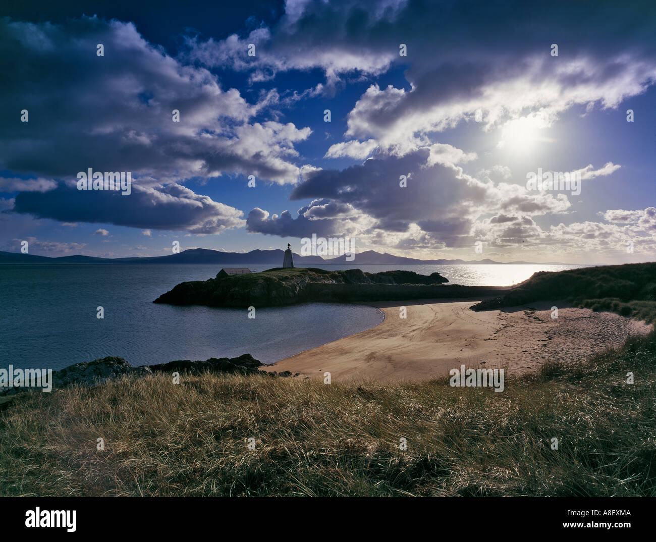 BLICK AUF DIE HALBINSEL LLEYN VON LLANDDWYN INSEL ANGLESEY NORTH WALES UK Stockfoto