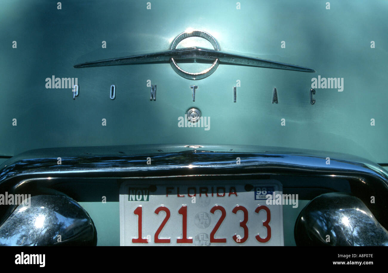 Zeichen und Kennzeichen von einen alten Pontiac Stockfoto
