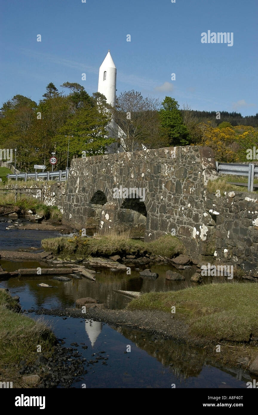 Dervaig liegt an der Spitze des Loch Chumhainn am Nordende der Mull hat eines der ungewöhnlicheren Kirchen in Schottland. Stockfoto