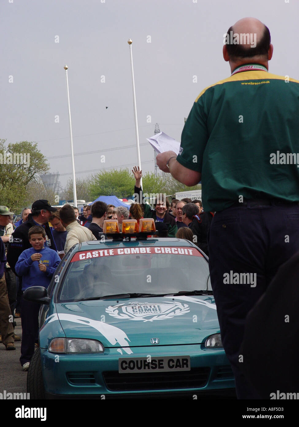 Fahrerbesprechung für die Teilnehmer bei einem motor Racing circuit England GB UK 2003 Stockfoto