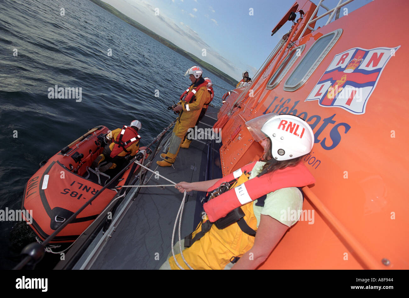 Eine Y RNLI-Boot wird von einem Rettungsboot England UK gestartet. Stockfoto