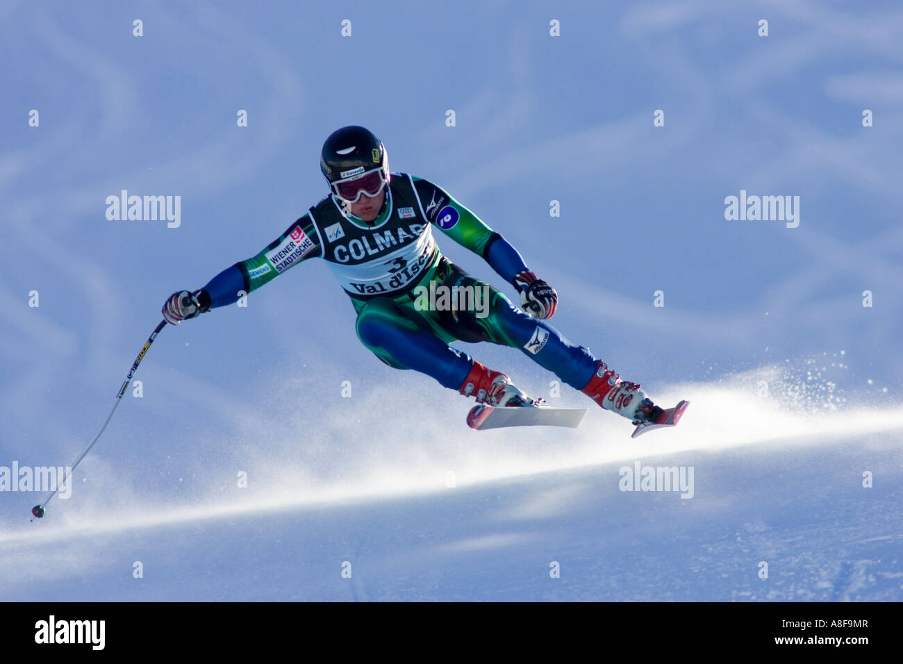 Ein downhill Ski Racer auf den "OK" Kurs in Val d ' Isere, Frankreich. Stockfoto