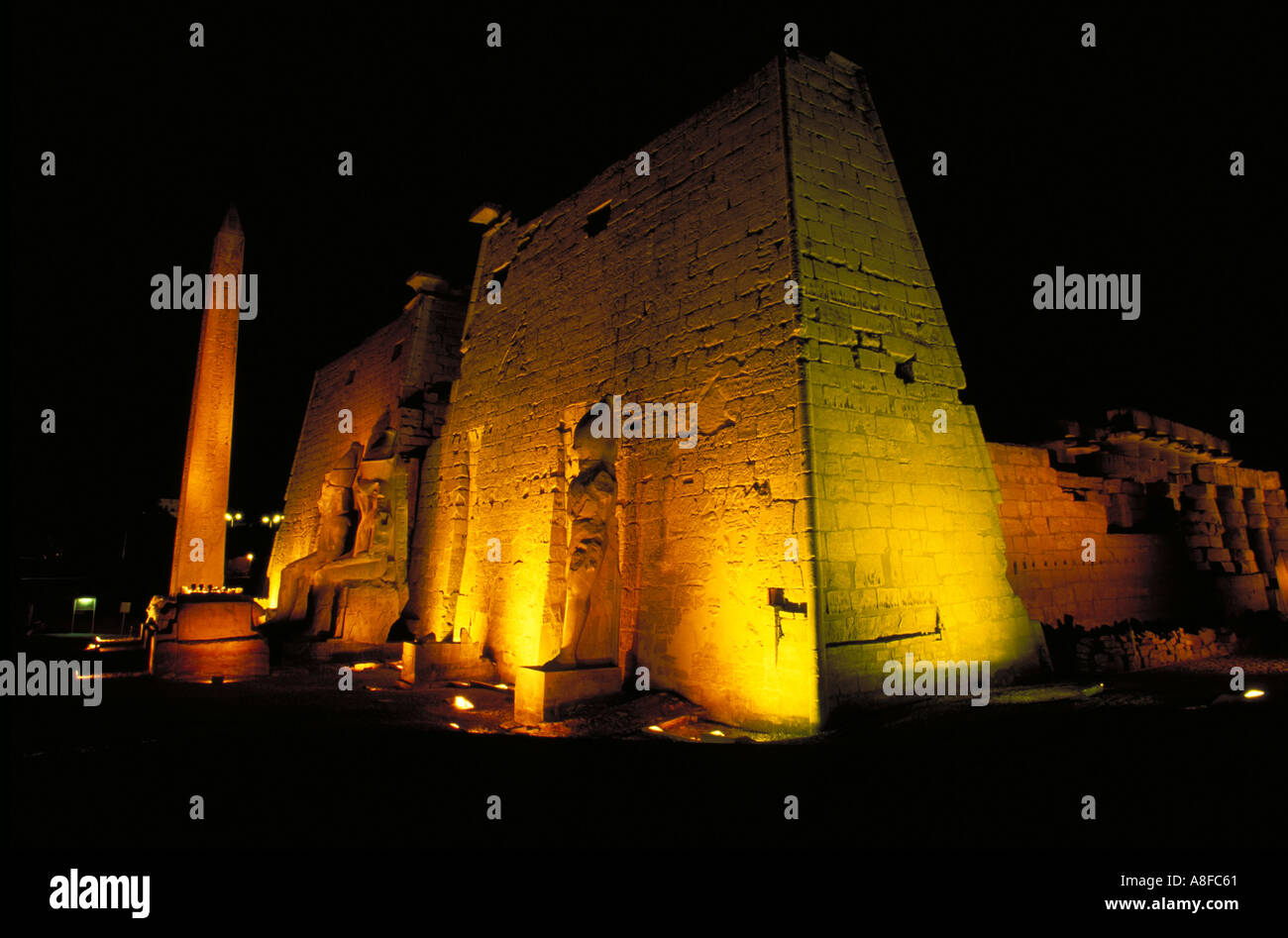 Luxor-Tempel bei Nacht Luxor Ägypten Stockfoto