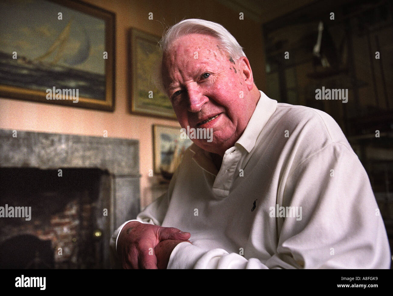 DIE SPÄTEN SIR EDWARD HEATH BEI HOME IN SALISBURY WILTSHIRE UK MÄRZ 2001 Stockfoto
