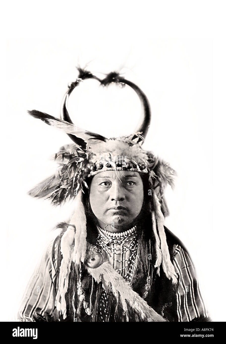 19. Jahrhunderts Porträt einer Native American Indian aus alten gedruckten Platte Tribal USA Chef Original von Dr R W Shufeldt Stockfoto