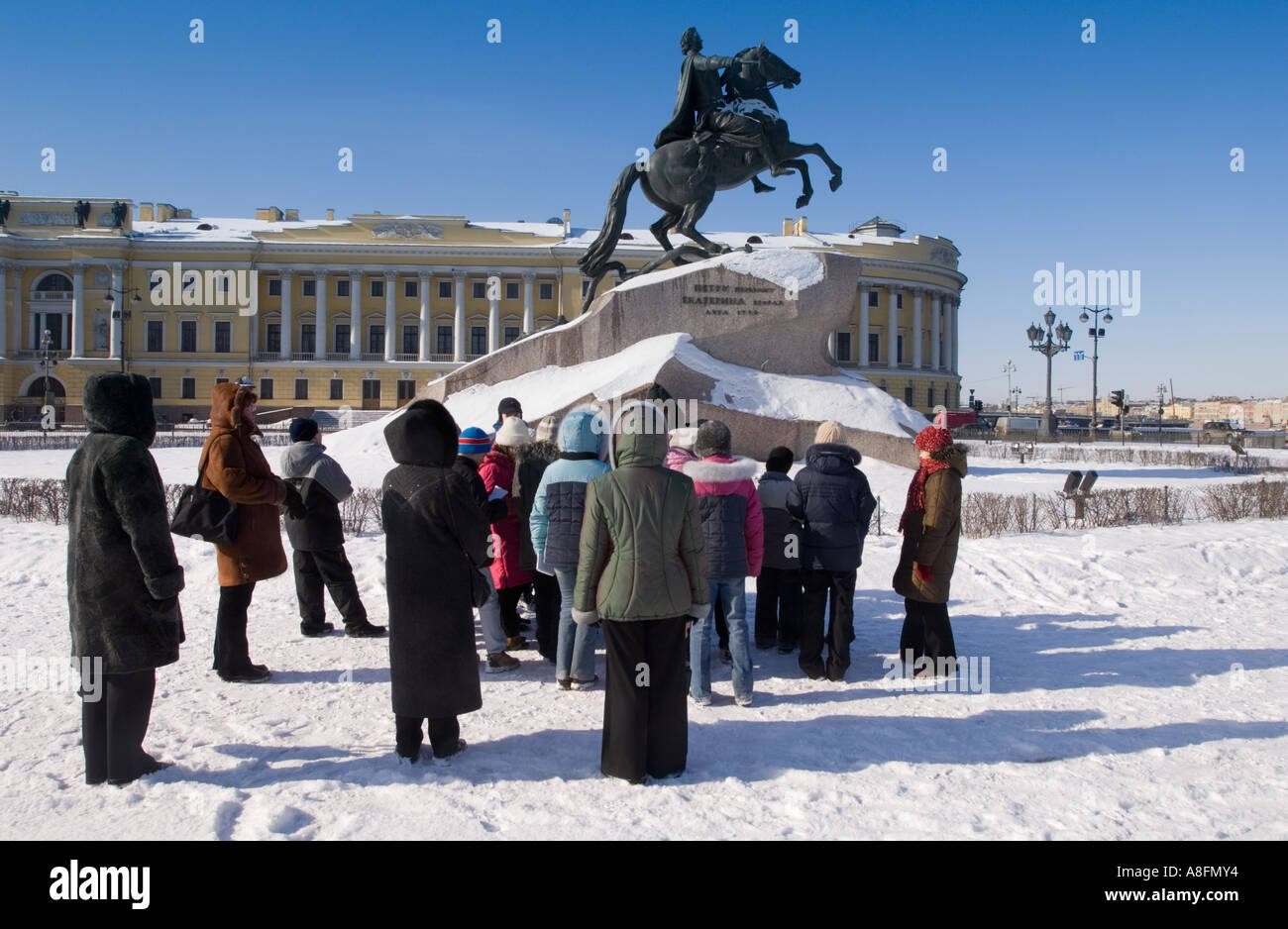 Russland. Sankt Petersburg. Schule besuchen und Geschichte Lektion an der Statue des Ehernen Reiter. Stockfoto