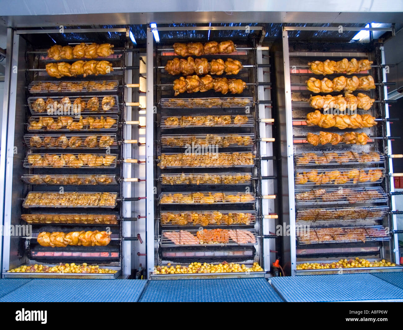 Mechelen-Belgien gebratene Hühner Wochenendmarkt Stockfoto