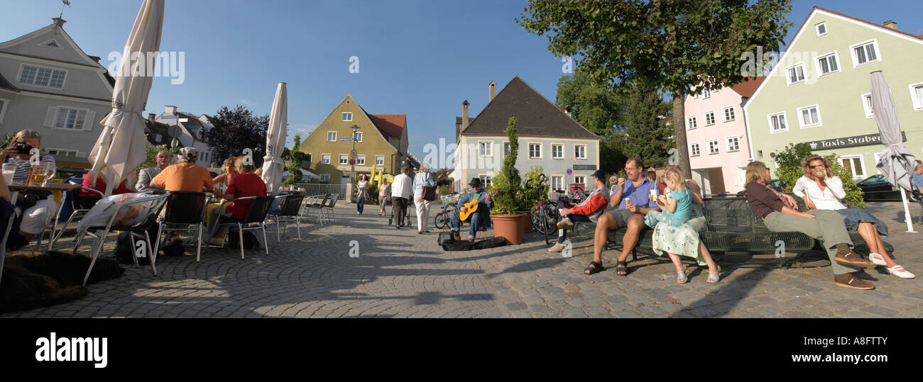 Panorama Cafe am Flussufer von Landsberg bin Lech Bayern Deutschland Stockfoto